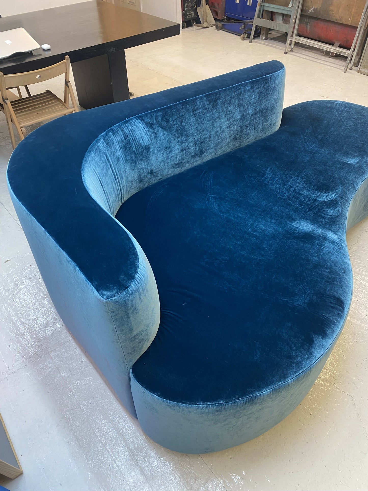 CURVED VELVET SOFA