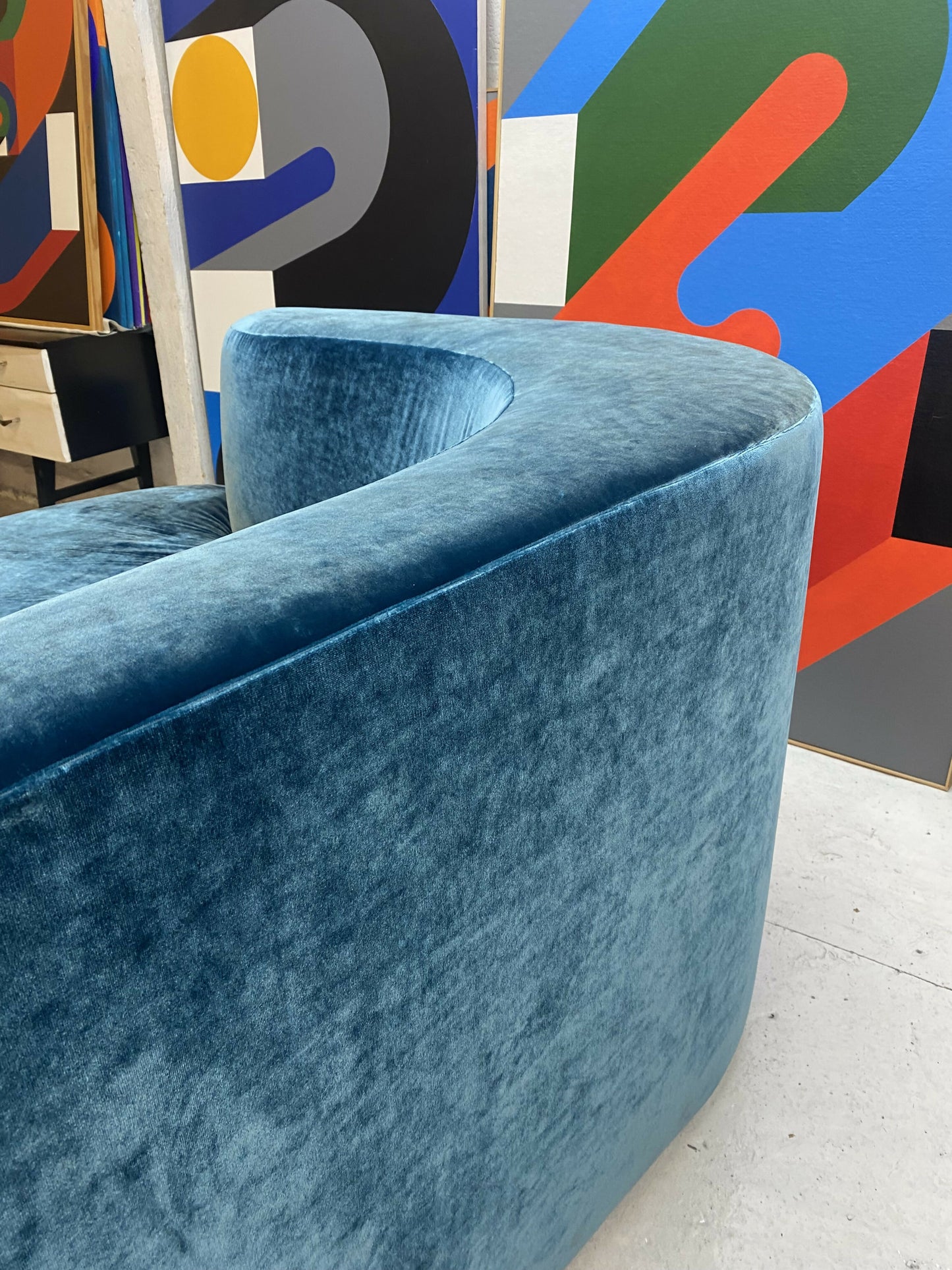 CURVED VELVET SOFA