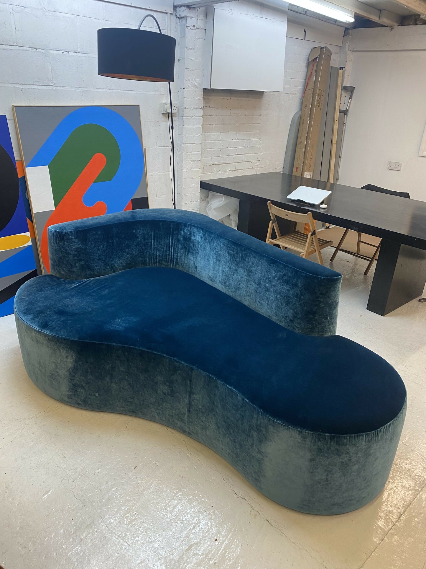 CURVED VELVET SOFA