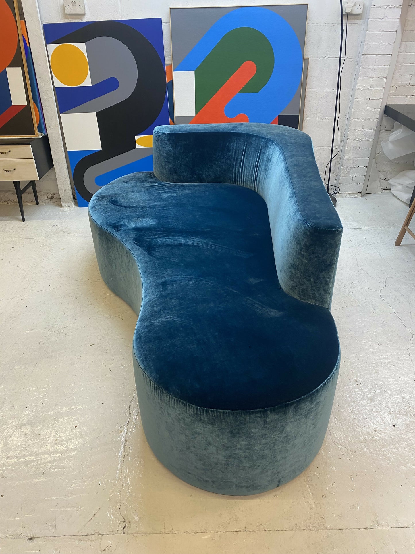 CURVED VELVET SOFA