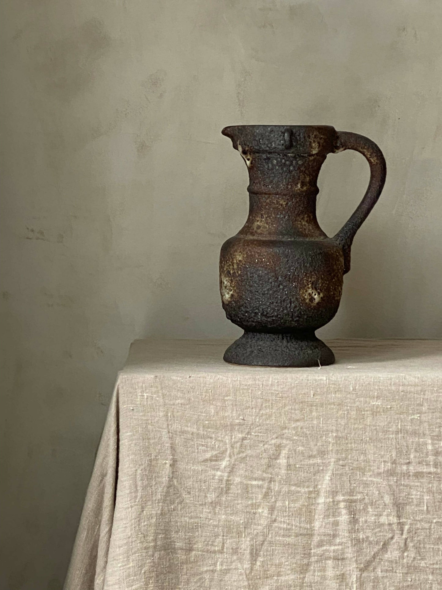 BIG TEXTURED VASE