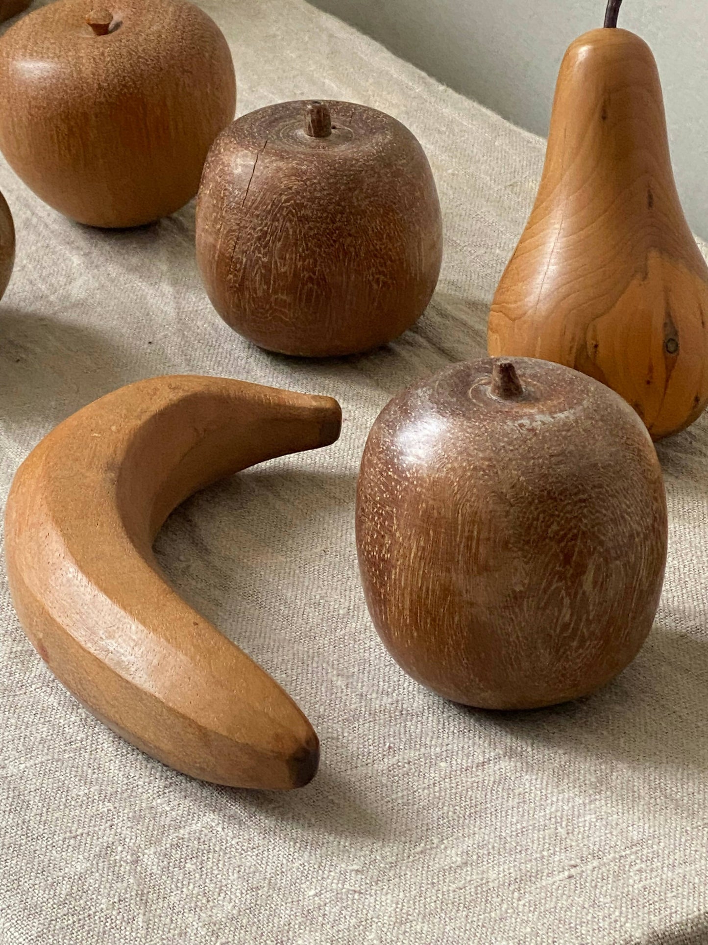 WOODEN FRUIT ENSEMBLE