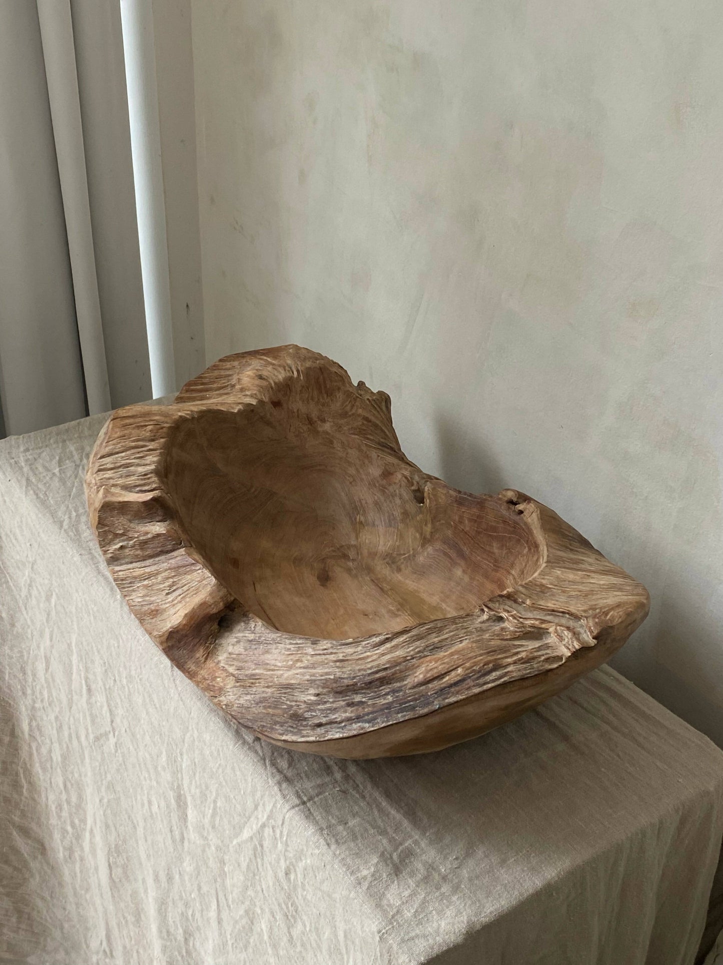 HANDCRAFTED WOODEN BOWL