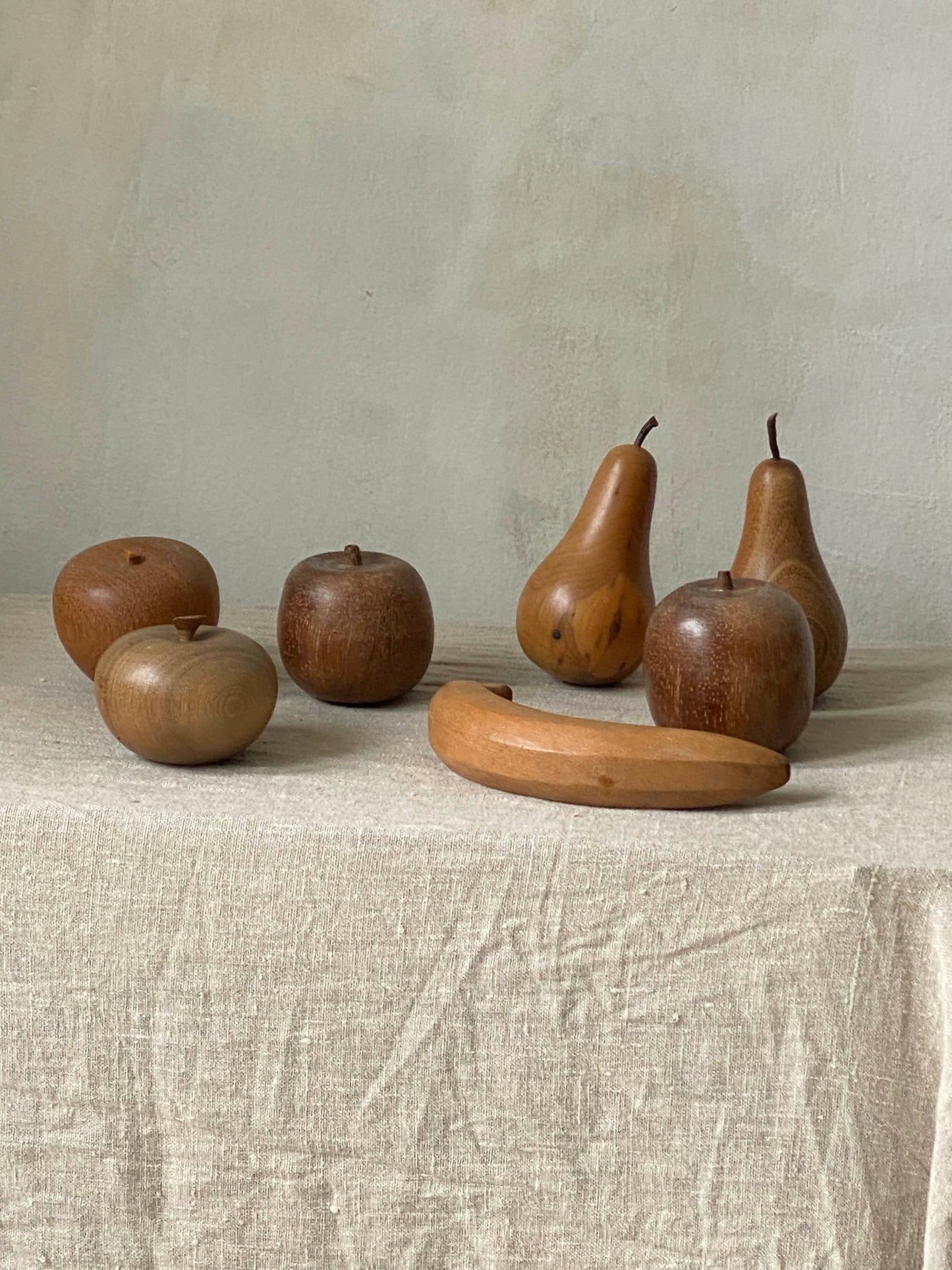 WOODEN FRUIT ENSEMBLE