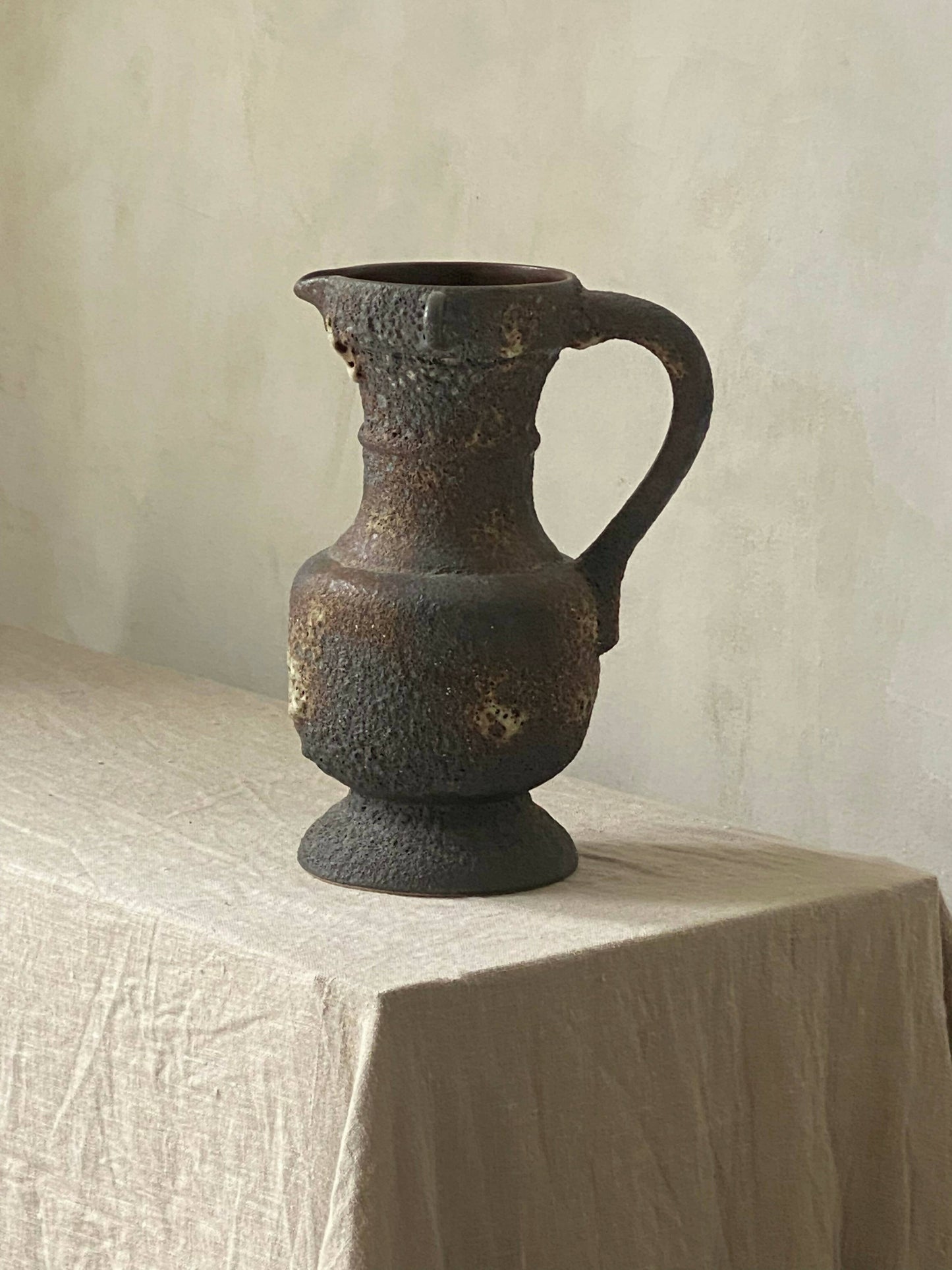 BIG TEXTURED VASE