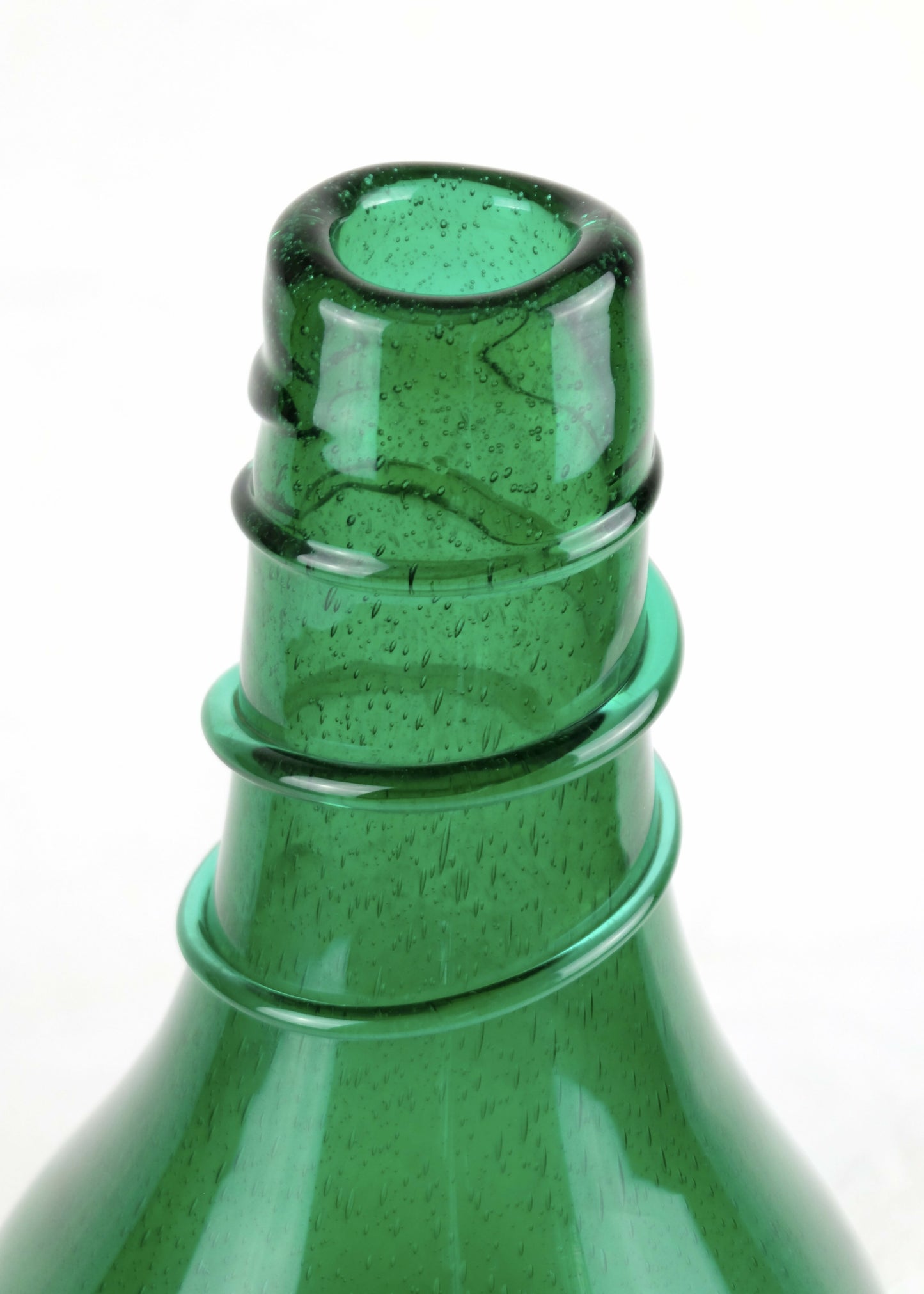 A GREEN MURANO GLASS BOTTLE VASE