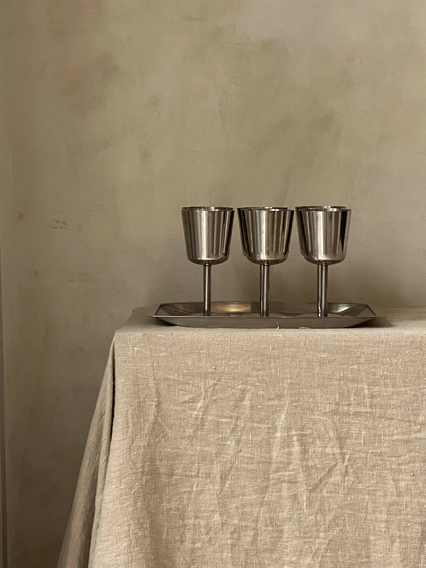 STAINLESS STEEL GOBLETS & TRAY